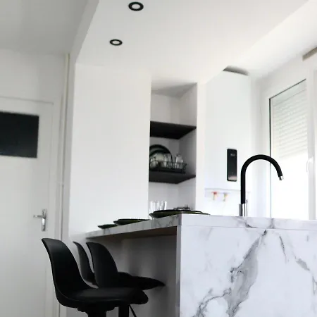 Appart- Hotel Love Room Yschool Troyes Esterno foto